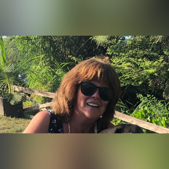 Meet your Posher, Shelley - Picture 2 of 7